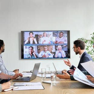 Réunion en visioconférence pour rédaction PV CSE à distance